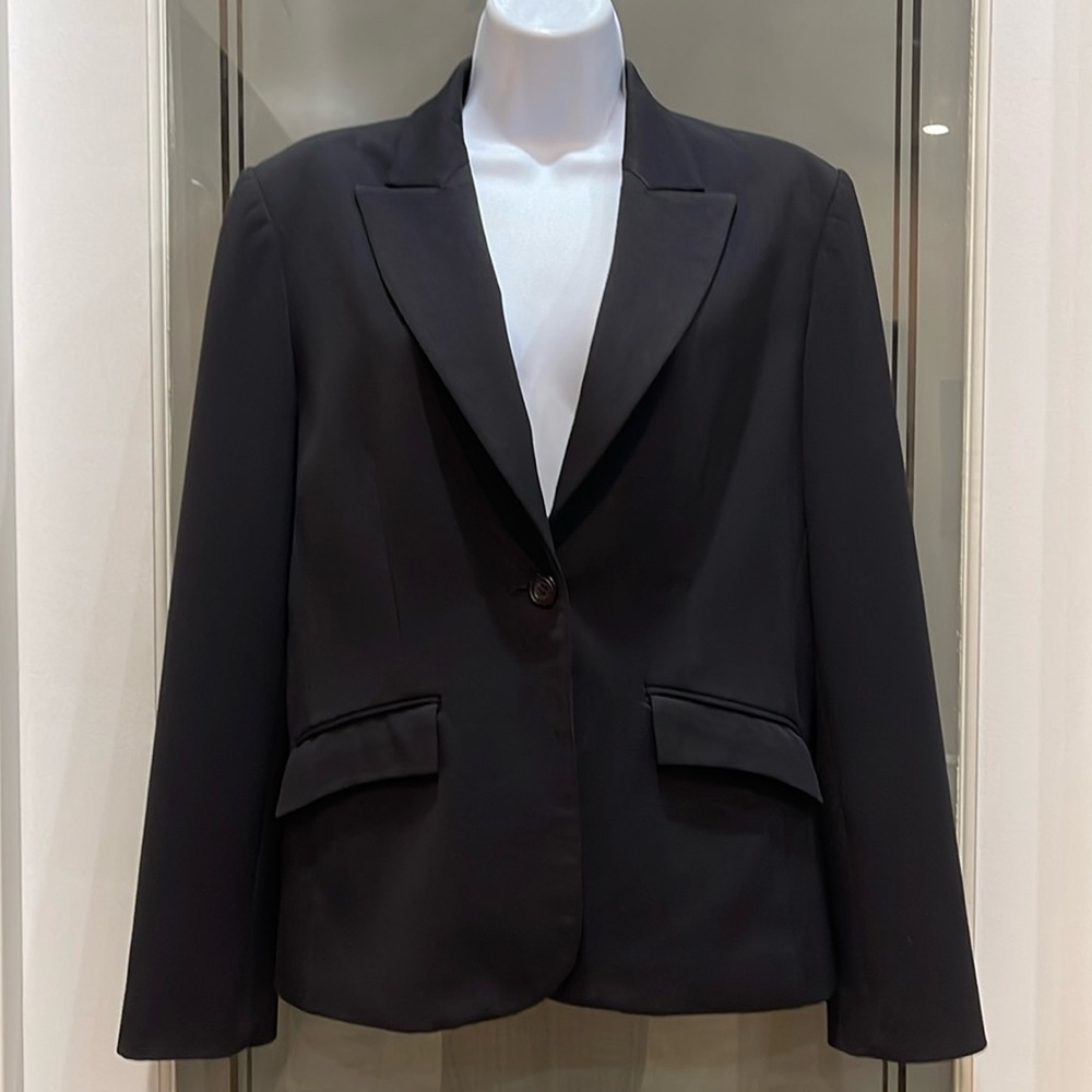 Paris ladies jacket size 8 (no size tag) see measurement price is firm